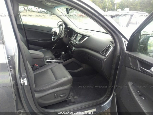 Photo 4 VIN: KM8J3CA28GU219316 - HYUNDAI TUCSON 