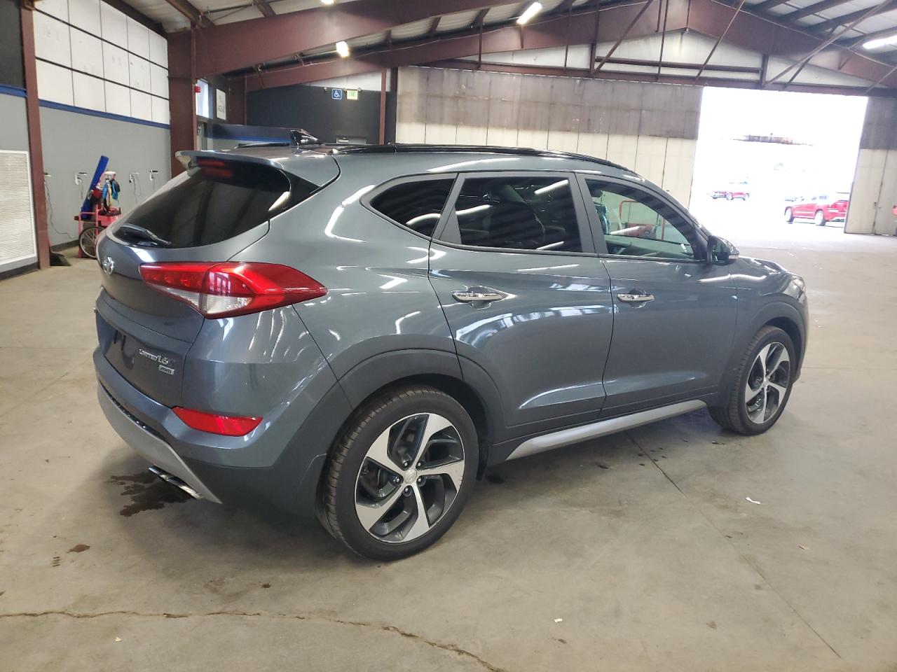 Photo 2 VIN: KM8J3CA28HU318977 - HYUNDAI TUCSON 