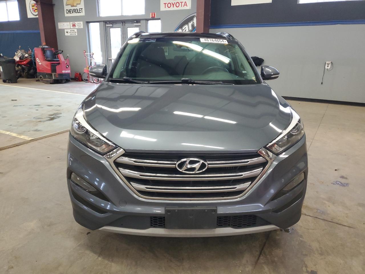 Photo 4 VIN: KM8J3CA28HU318977 - HYUNDAI TUCSON 