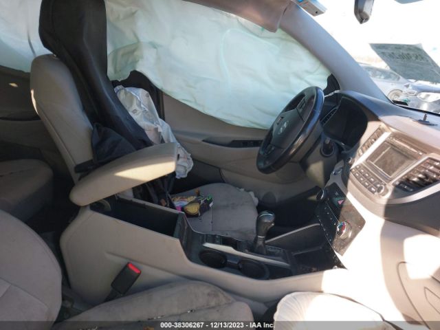 Photo 4 VIN: KM8J3CA28HU592468 - HYUNDAI TUCSON 