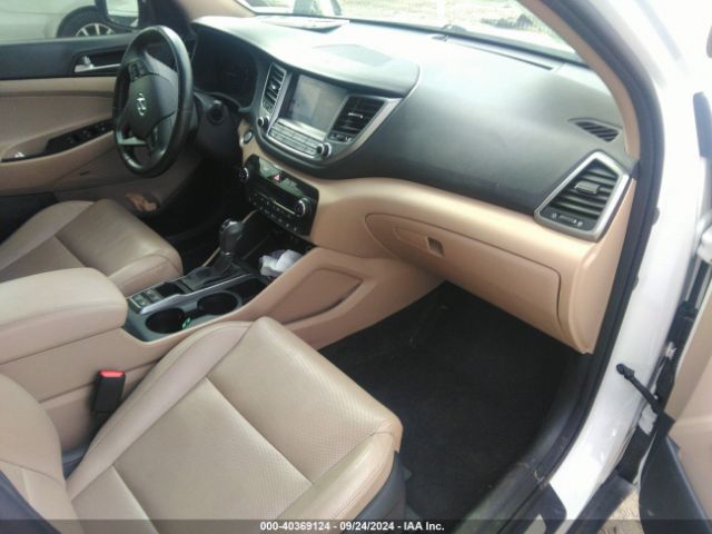 Photo 4 VIN: KM8J3CA28JU758591 - HYUNDAI TUCSON 