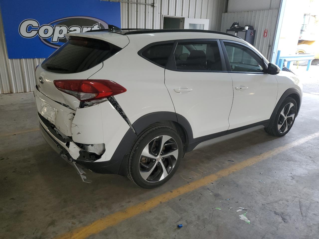 Photo 2 VIN: KM8J3CA29JU783936 - HYUNDAI TUCSON 