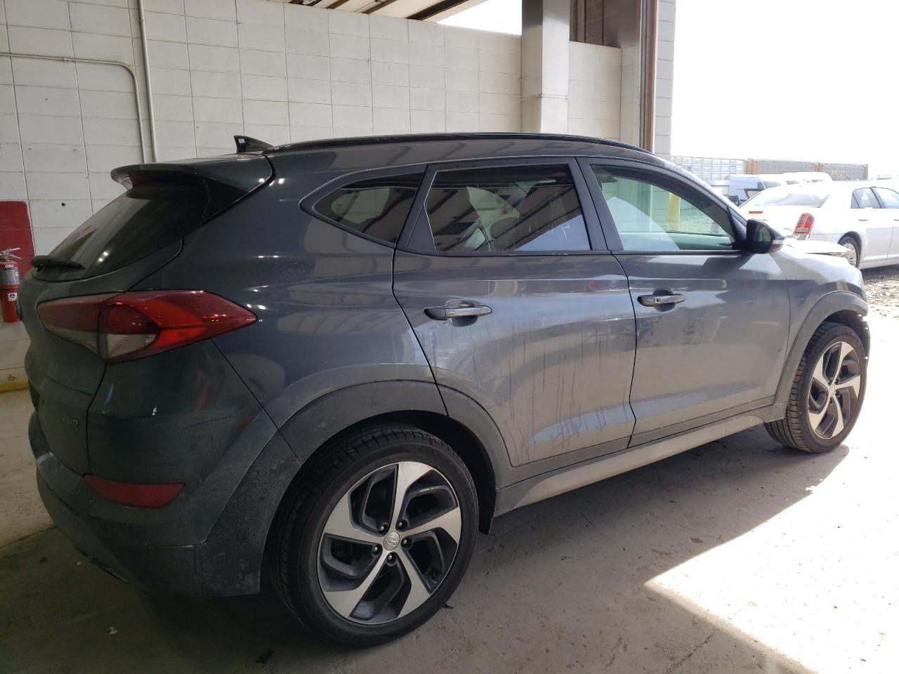 Photo 2 VIN: KM8J3CA29JU816661 - HYUNDAI TUCSON 