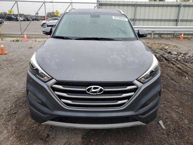 Photo 4 VIN: KM8J3CA2XHU272813 - HYUNDAI TUCSON LIM 