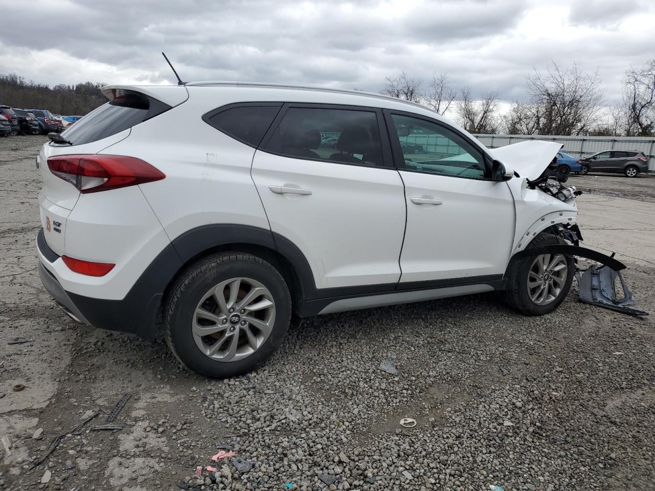 Photo 2 VIN: KM8J3CA2XHU371874 - HYUNDAI TUCSON 