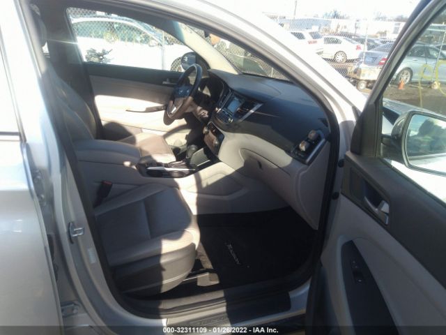 Photo 4 VIN: KM8J3CA40HU292022 - HYUNDAI TUCSON 