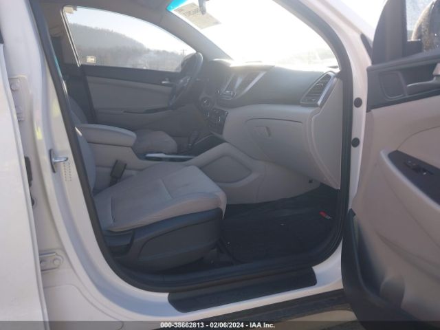 Photo 4 VIN: KM8J3CA40JU676579 - HYUNDAI TUCSON 