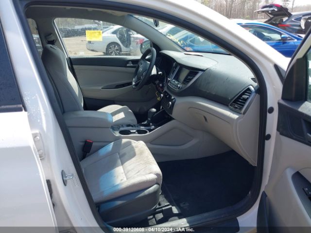 Photo 4 VIN: KM8J3CA40JU676629 - HYUNDAI TUCSON 