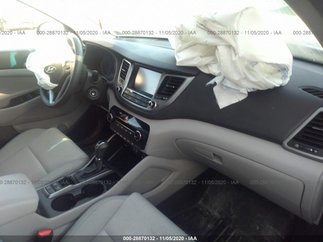 Photo 4 VIN: KM8J3CA40JU726221 - HYUNDAI TUCSON 