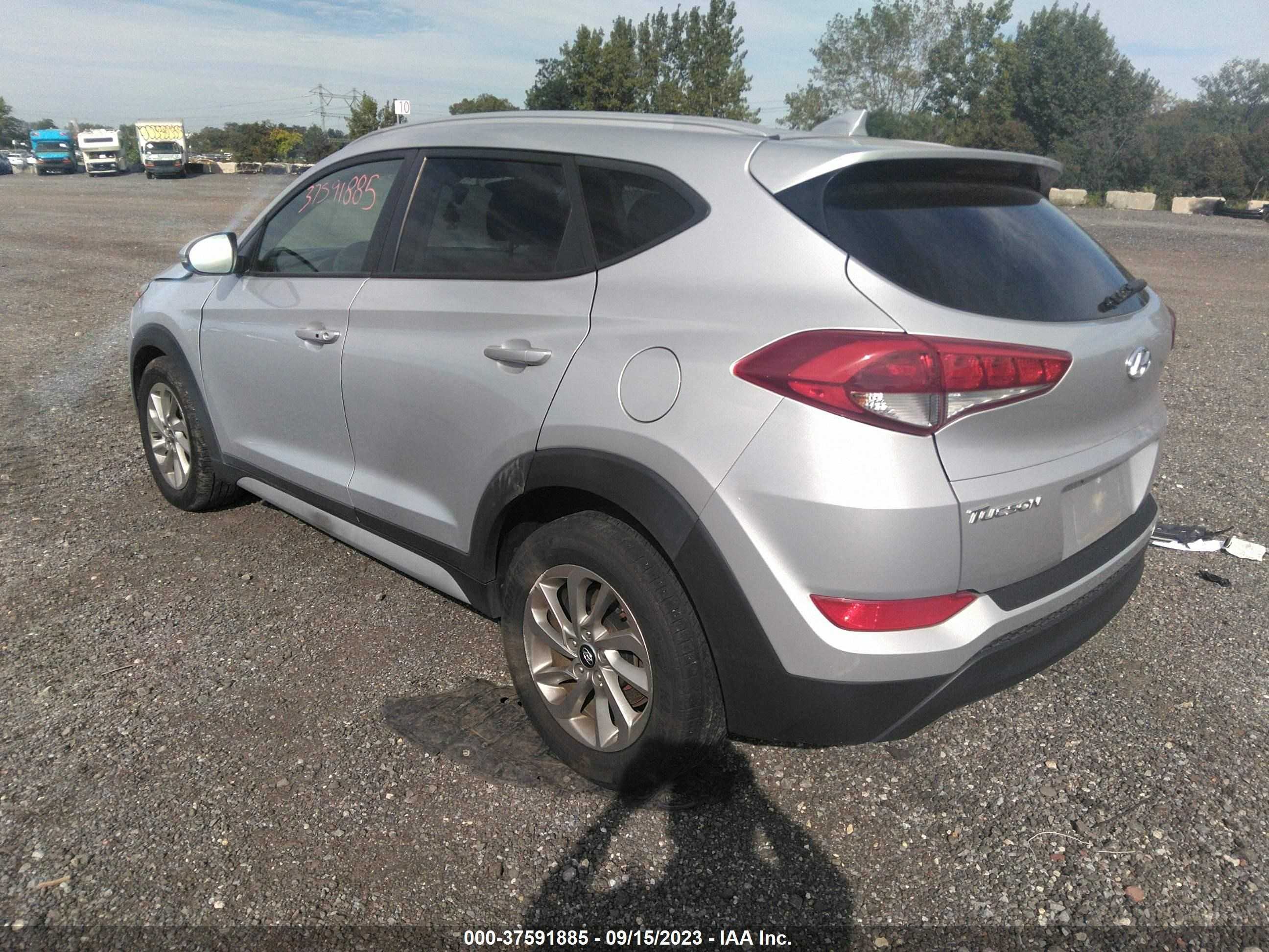 Photo 2 VIN: KM8J3CA40JU730656 - HYUNDAI TUCSON 