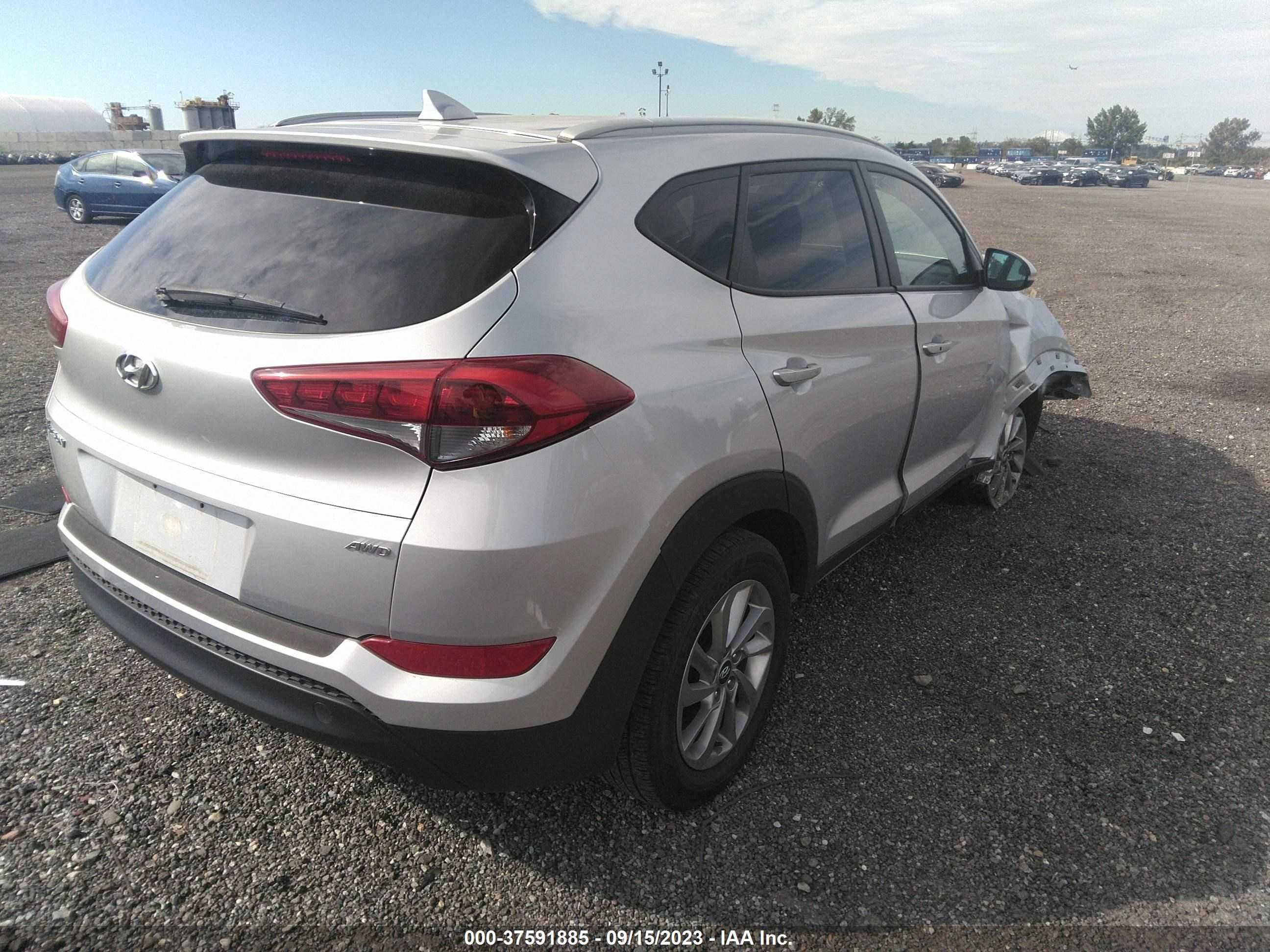 Photo 3 VIN: KM8J3CA40JU730656 - HYUNDAI TUCSON 