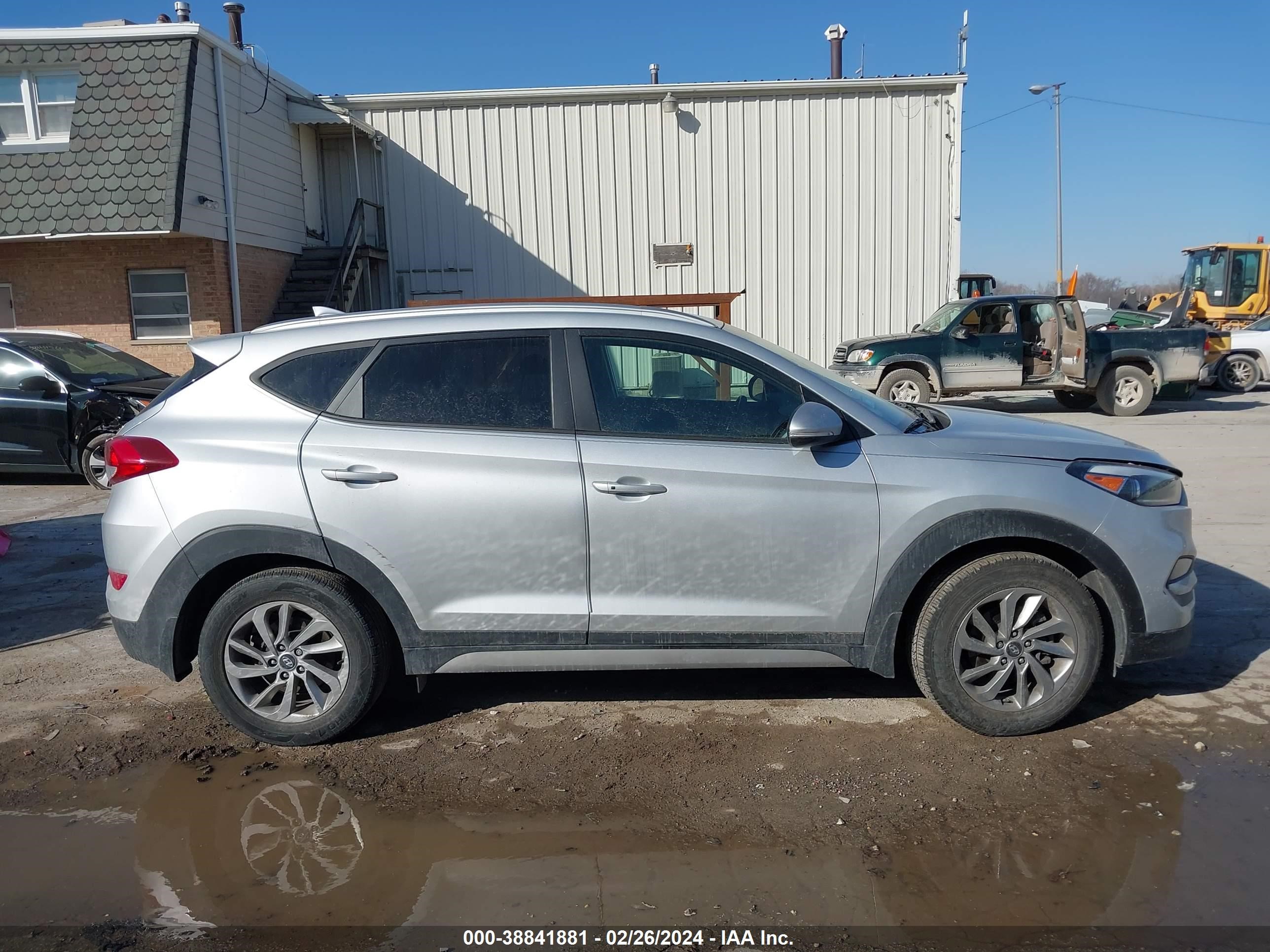 Photo 12 VIN: KM8J3CA40JU763916 - HYUNDAI TUCSON 