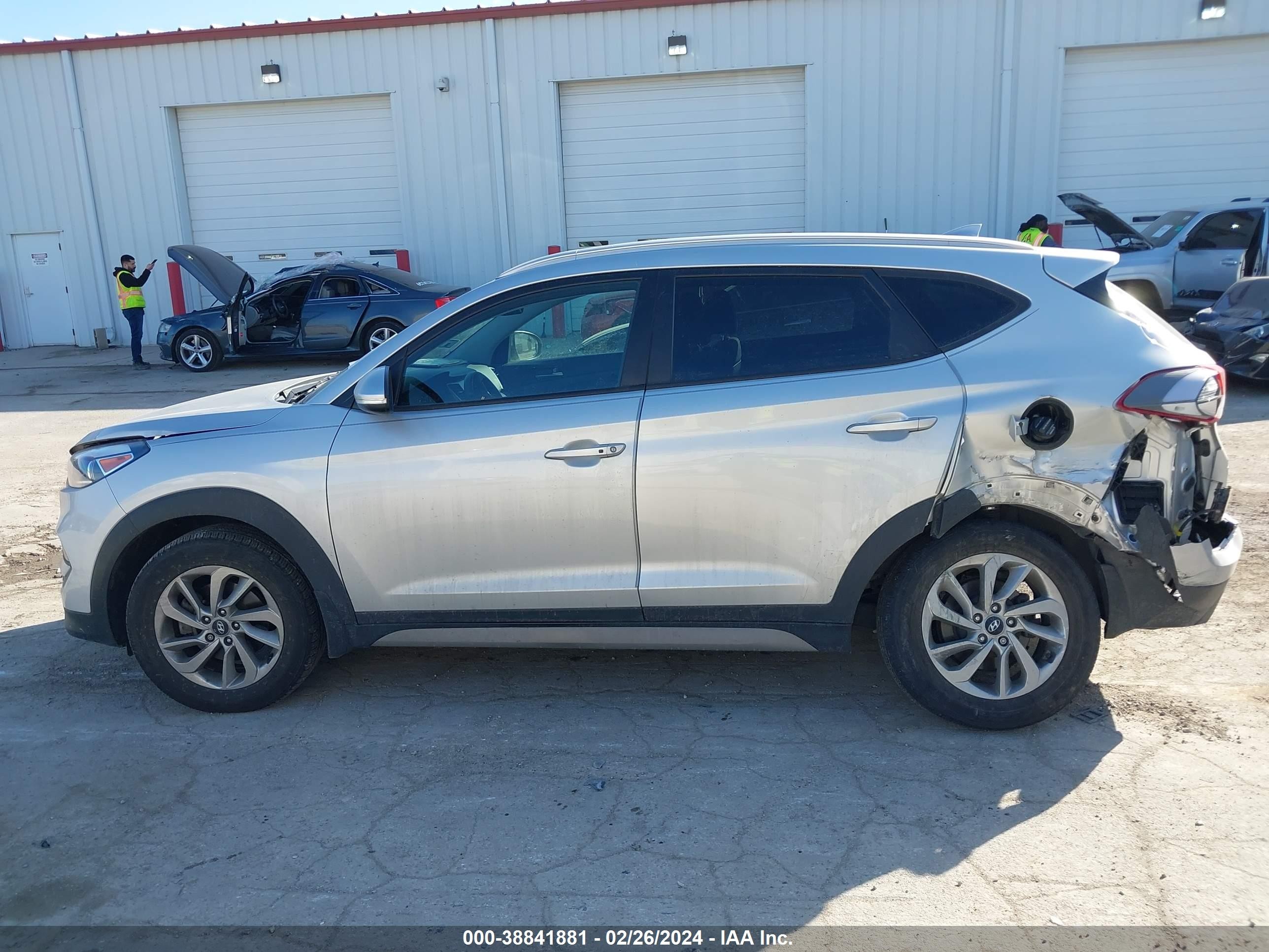 Photo 13 VIN: KM8J3CA40JU763916 - HYUNDAI TUCSON 