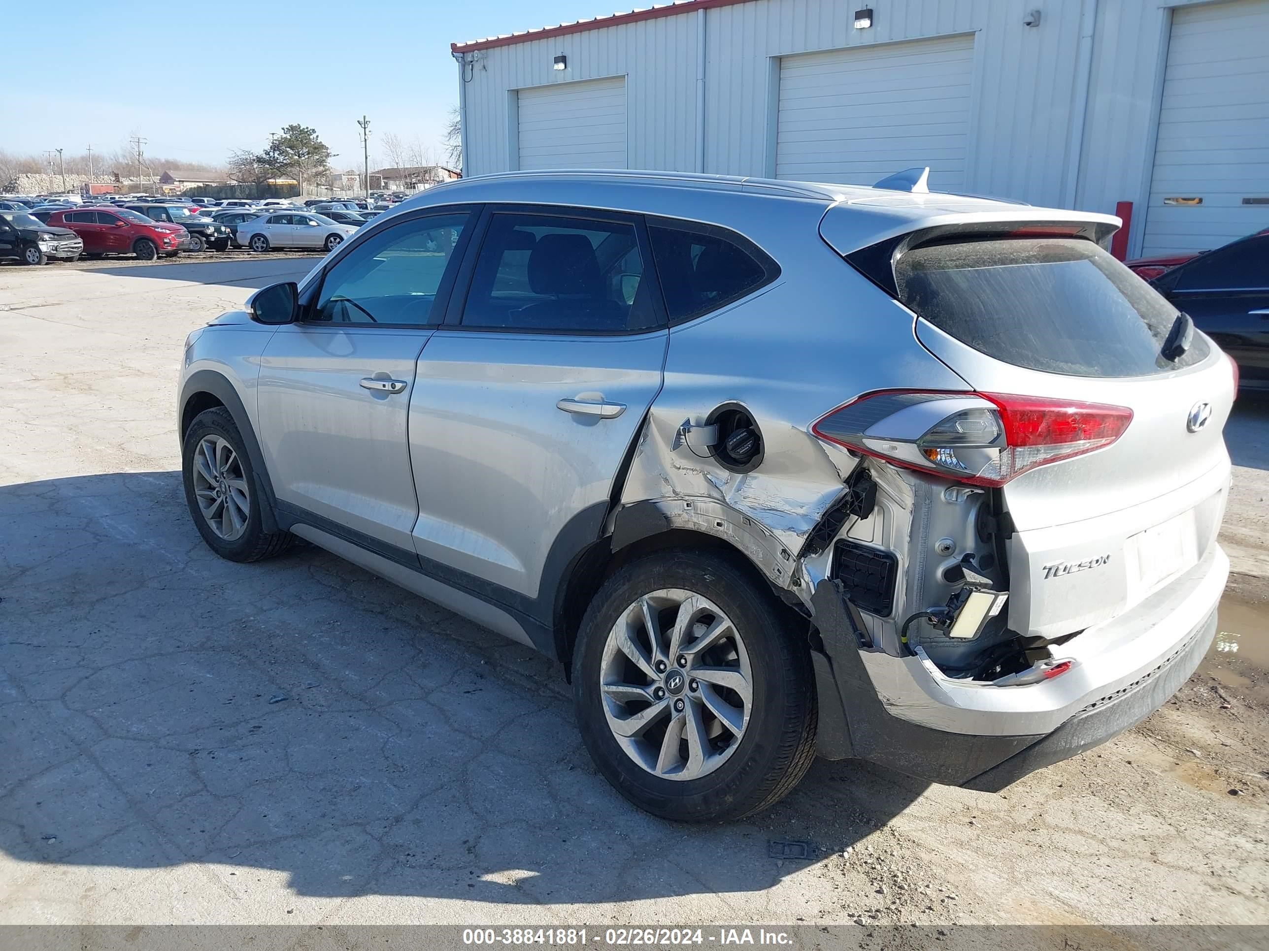 Photo 2 VIN: KM8J3CA40JU763916 - HYUNDAI TUCSON 