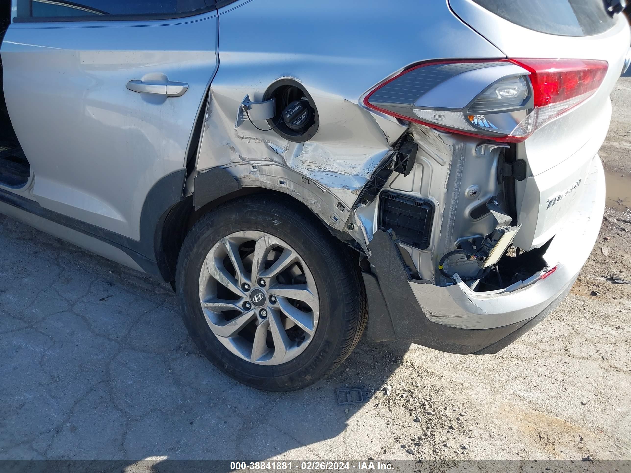 Photo 5 VIN: KM8J3CA40JU763916 - HYUNDAI TUCSON 