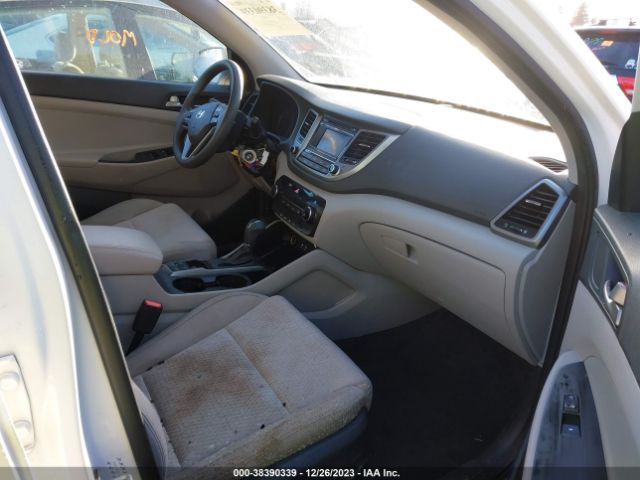 Photo 4 VIN: KM8J3CA41GU035062 - HYUNDAI TUCSON 