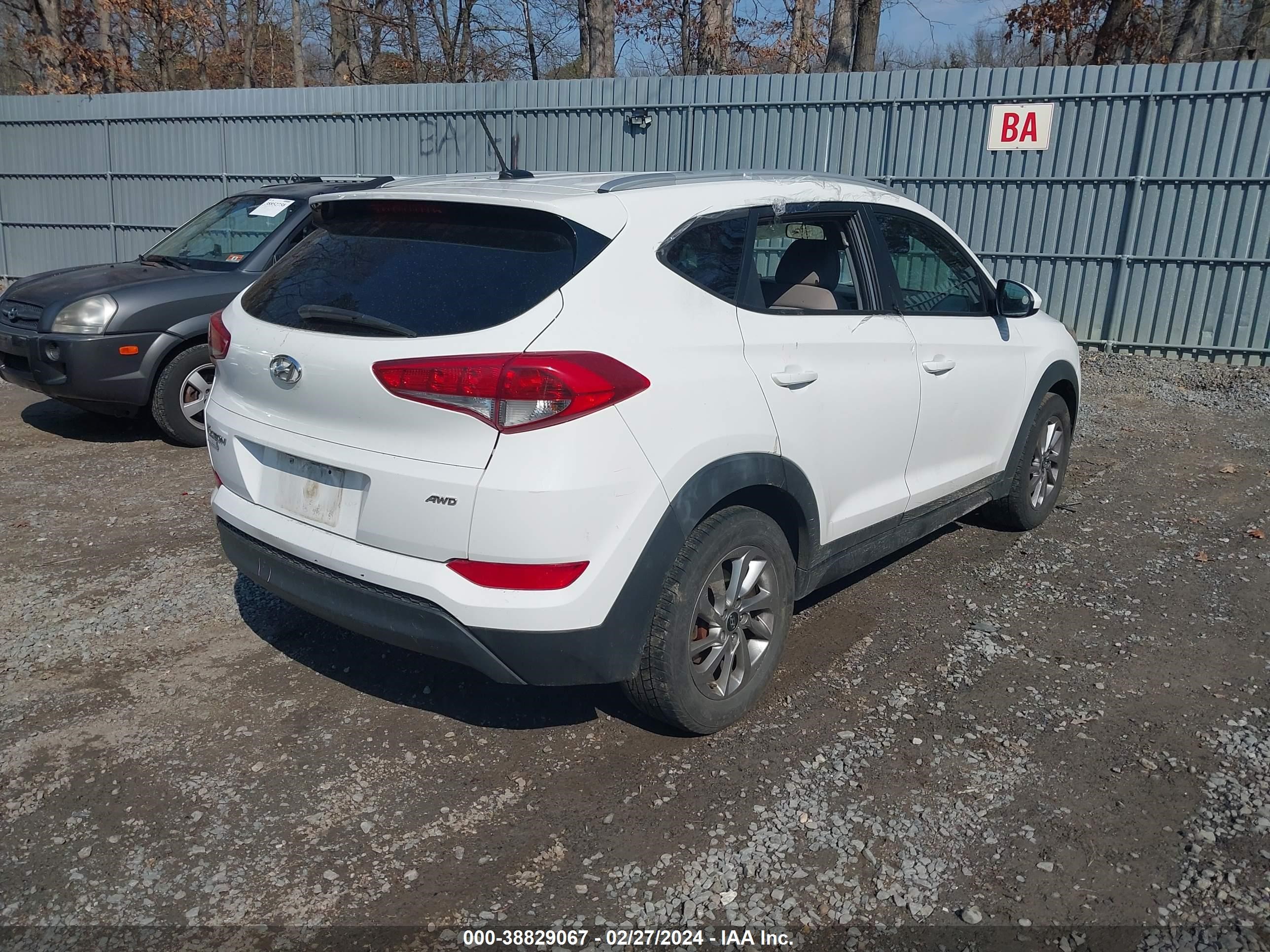 Photo 3 VIN: KM8J3CA41GU133170 - HYUNDAI TUCSON 