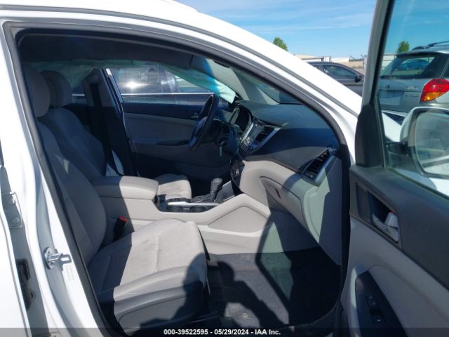 Photo 4 VIN: KM8J3CA41HU562861 - HYUNDAI TUCSON 