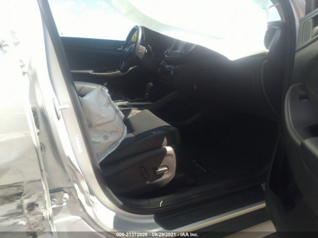 Photo 4 VIN: KM8J3CA41JU651674 - HYUNDAI TUCSON 