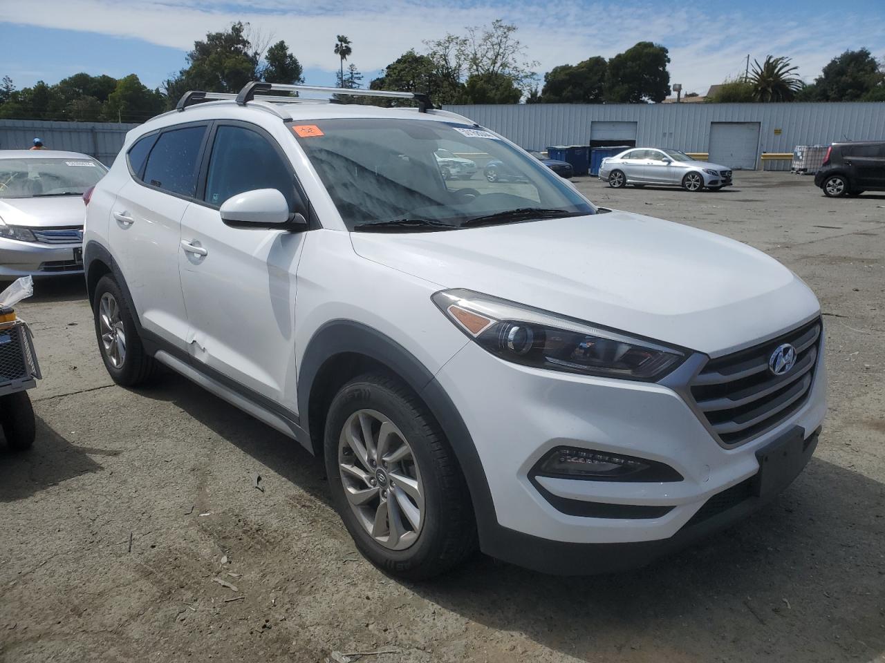 Photo 3 VIN: KM8J3CA41JU690801 - HYUNDAI TUCSON 