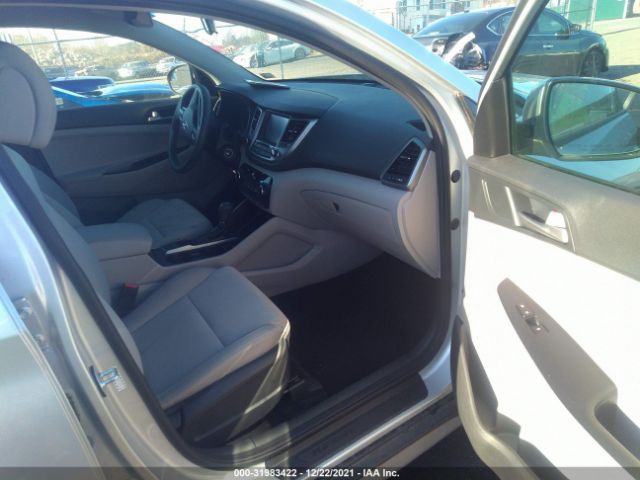 Photo 4 VIN: KM8J3CA41JU707337 - HYUNDAI TUCSON 