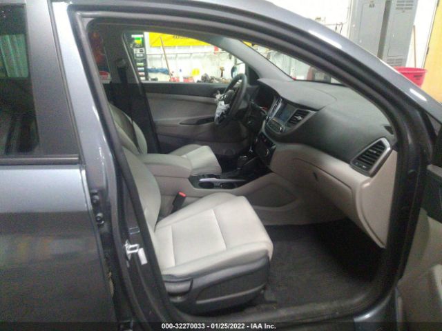 Photo 4 VIN: KM8J3CA41JU728348 - HYUNDAI TUCSON 