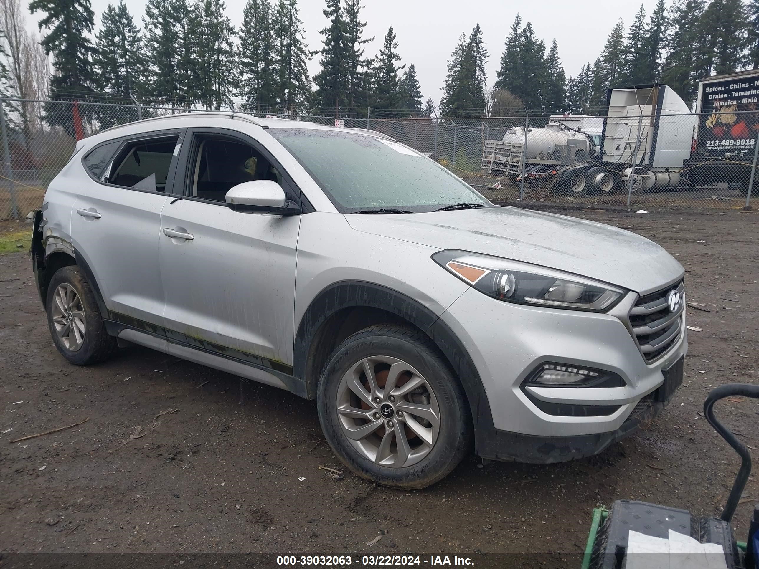 Photo 0 VIN: KM8J3CA41JU767893 - HYUNDAI TUCSON 