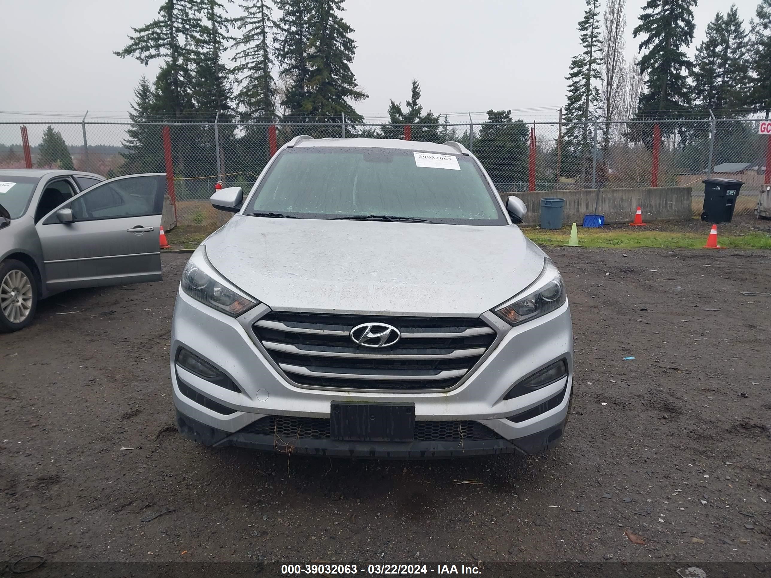 Photo 11 VIN: KM8J3CA41JU767893 - HYUNDAI TUCSON 