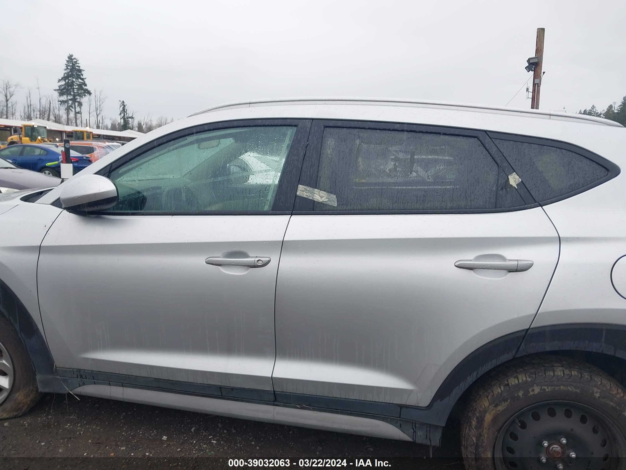 Photo 13 VIN: KM8J3CA41JU767893 - HYUNDAI TUCSON 