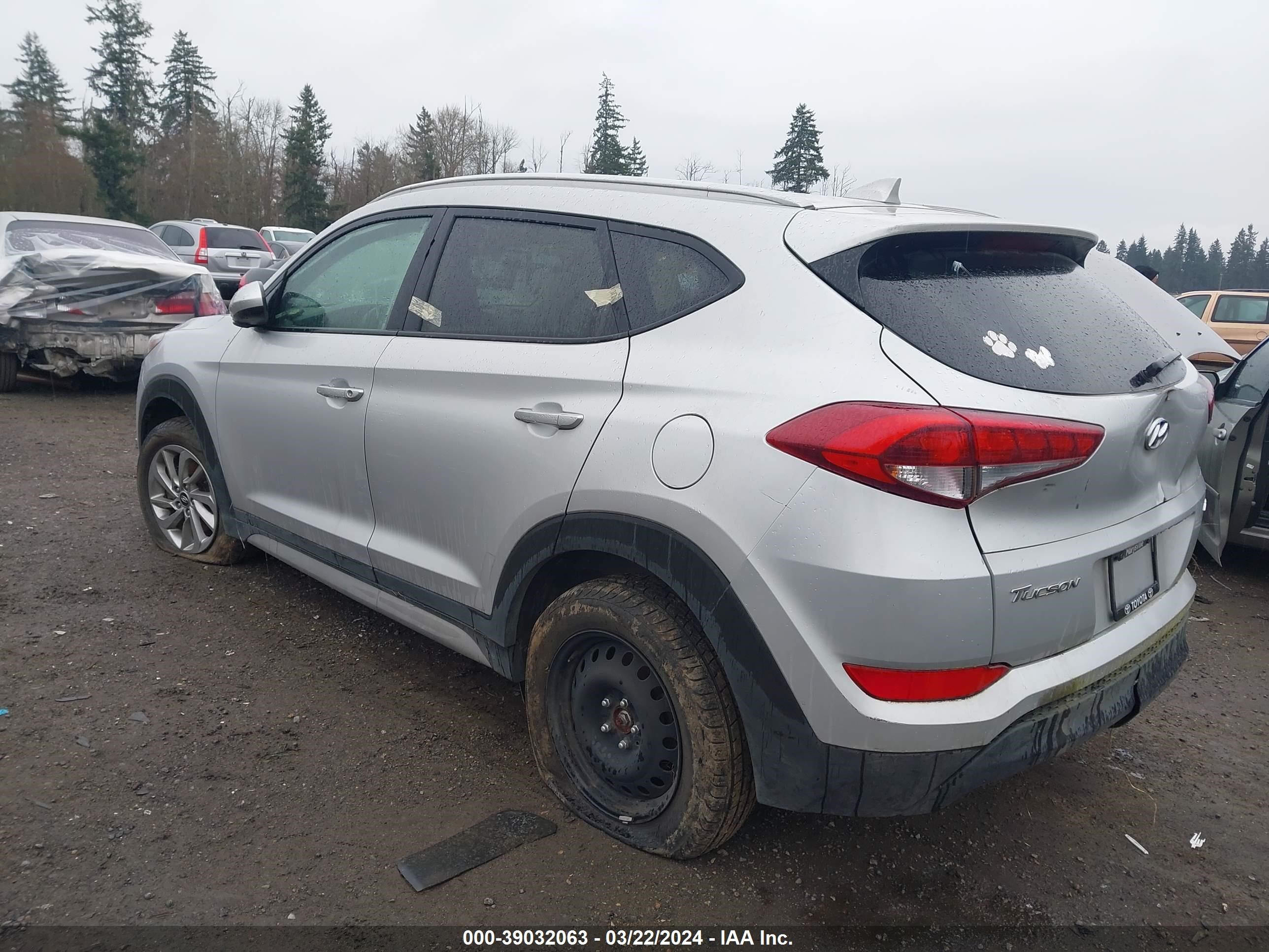 Photo 2 VIN: KM8J3CA41JU767893 - HYUNDAI TUCSON 