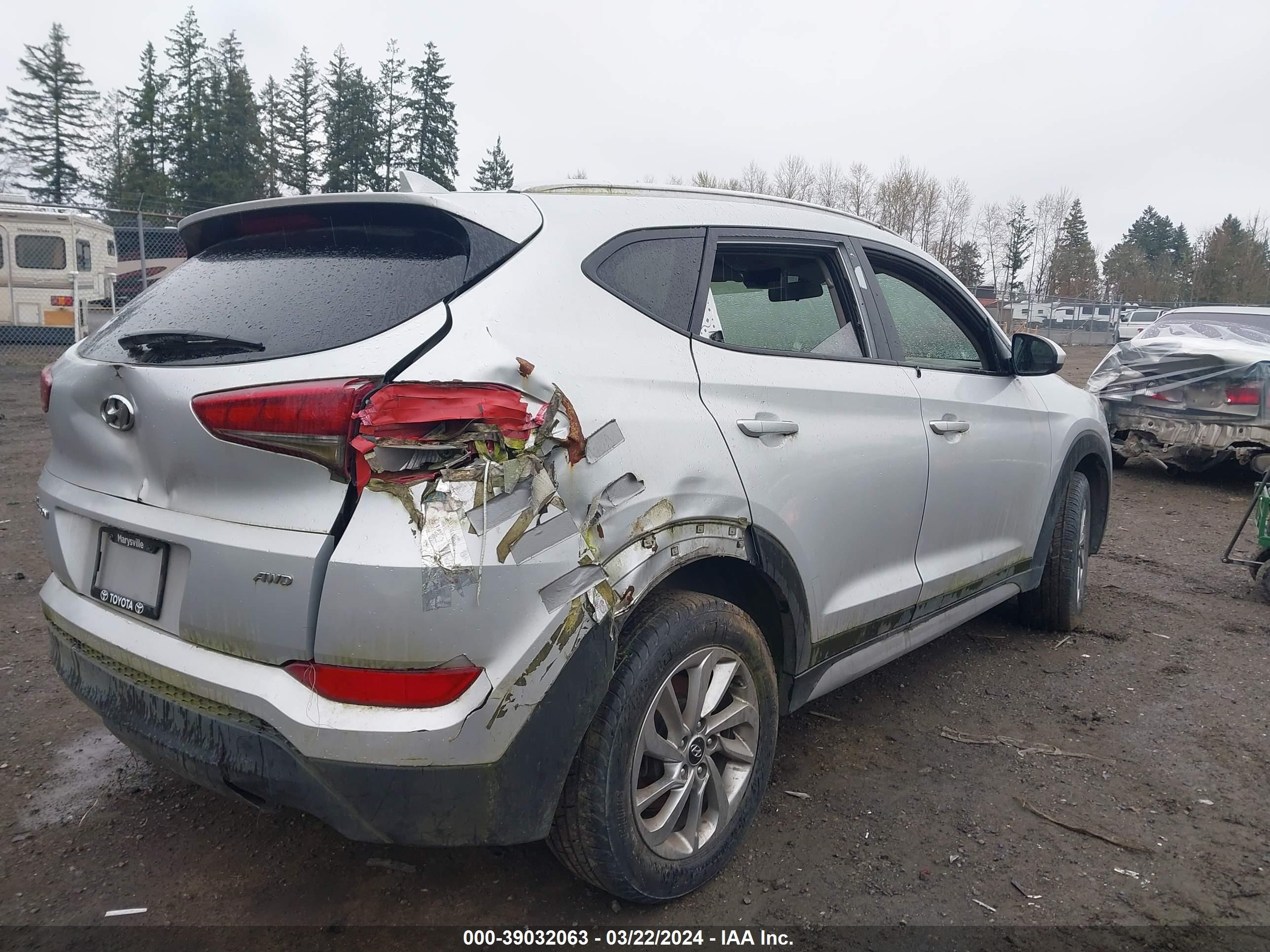 Photo 3 VIN: KM8J3CA41JU767893 - HYUNDAI TUCSON 