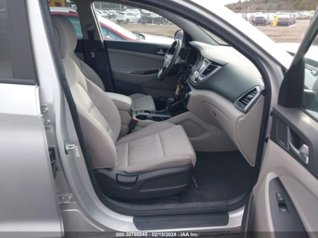 Photo 4 VIN: KM8J3CA42GU055031 - HYUNDAI TUCSON 