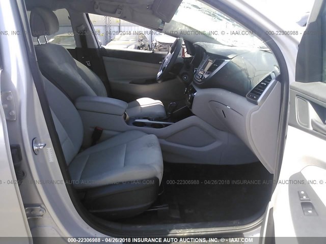 Photo 4 VIN: KM8J3CA42HU280115 - HYUNDAI TUCSON 