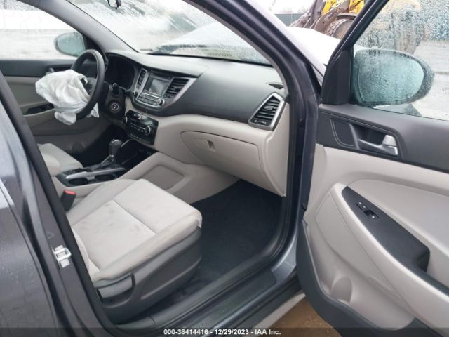 Photo 4 VIN: KM8J3CA42HU422771 - HYUNDAI TUCSON 