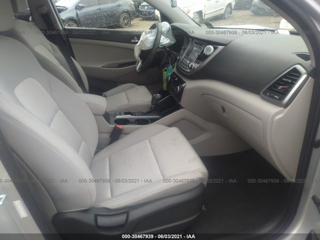 Photo 4 VIN: KM8J3CA42HU520179 - HYUNDAI TUCSON 