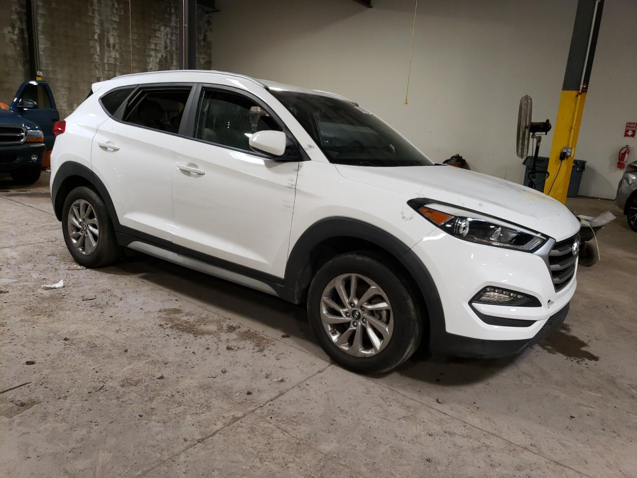 Photo 3 VIN: KM8J3CA42HU574260 - HYUNDAI TUCSON 