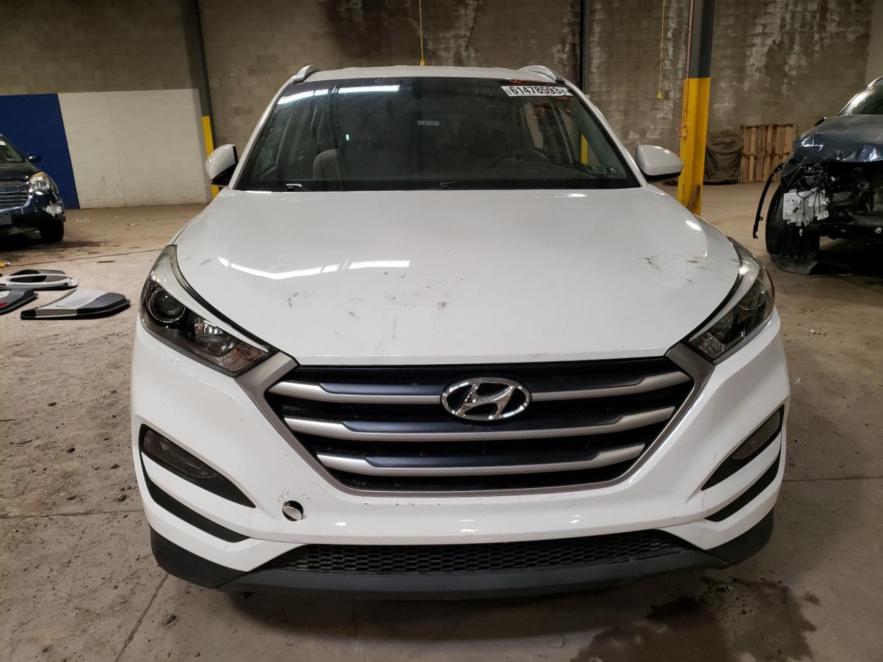 Photo 4 VIN: KM8J3CA42HU574260 - HYUNDAI TUCSON 