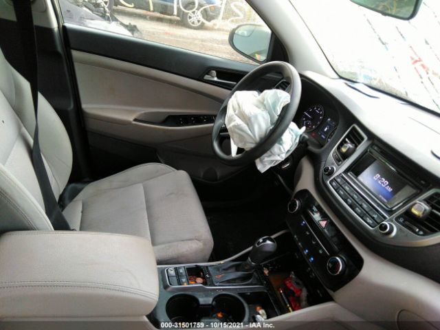 Photo 4 VIN: KM8J3CA42HU575487 - HYUNDAI TUCSON 