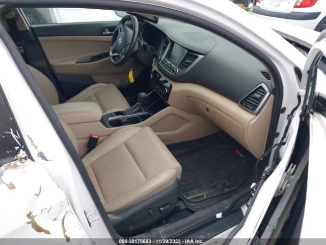 Photo 4 VIN: KM8J3CA42JU634060 - HYUNDAI TUCSON 