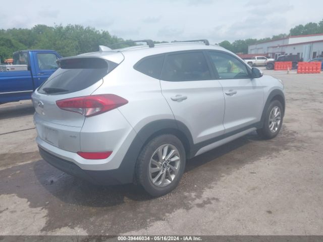 Photo 3 VIN: KM8J3CA42JU671061 - HYUNDAI TUCSON 