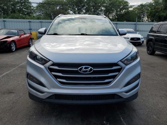 Photo 4 VIN: KM8J3CA42JU695781 - HYUNDAI TUCSON 