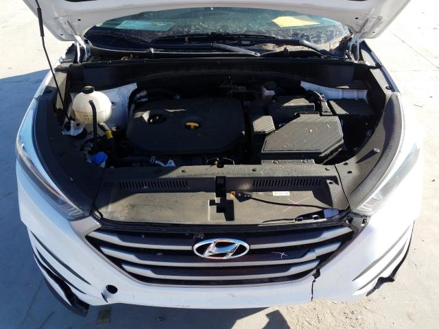 Photo 6 VIN: KM8J3CA42JU727225 - HYUNDAI TUCSON 