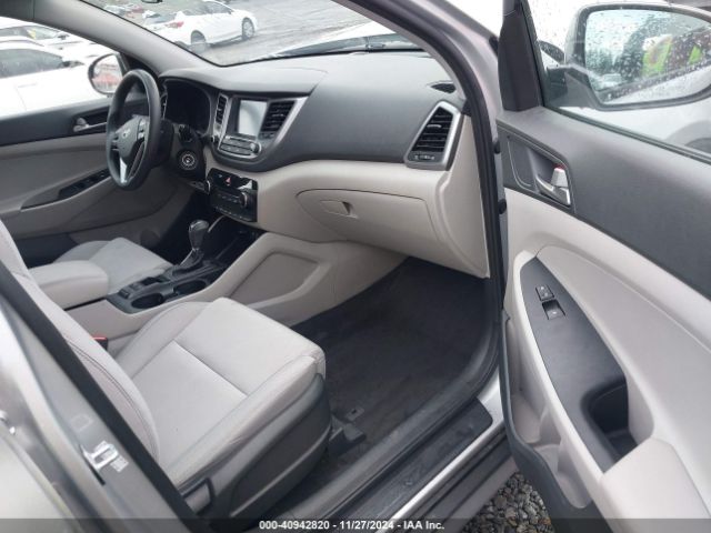 Photo 4 VIN: KM8J3CA42JU729007 - HYUNDAI TUCSON 