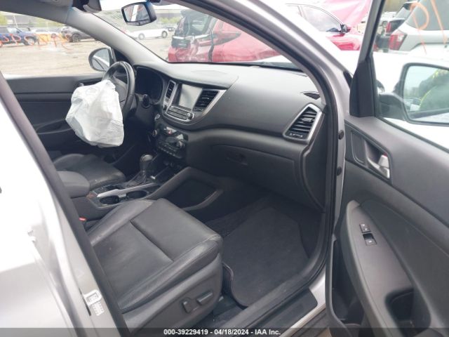 Photo 4 VIN: KM8J3CA42JU767949 - HYUNDAI TUCSON 