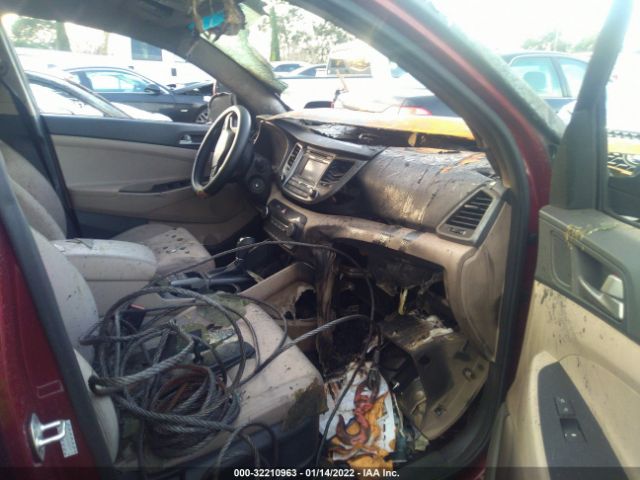 Photo 4 VIN: KM8J3CA43GU022717 - HYUNDAI TUCSON 