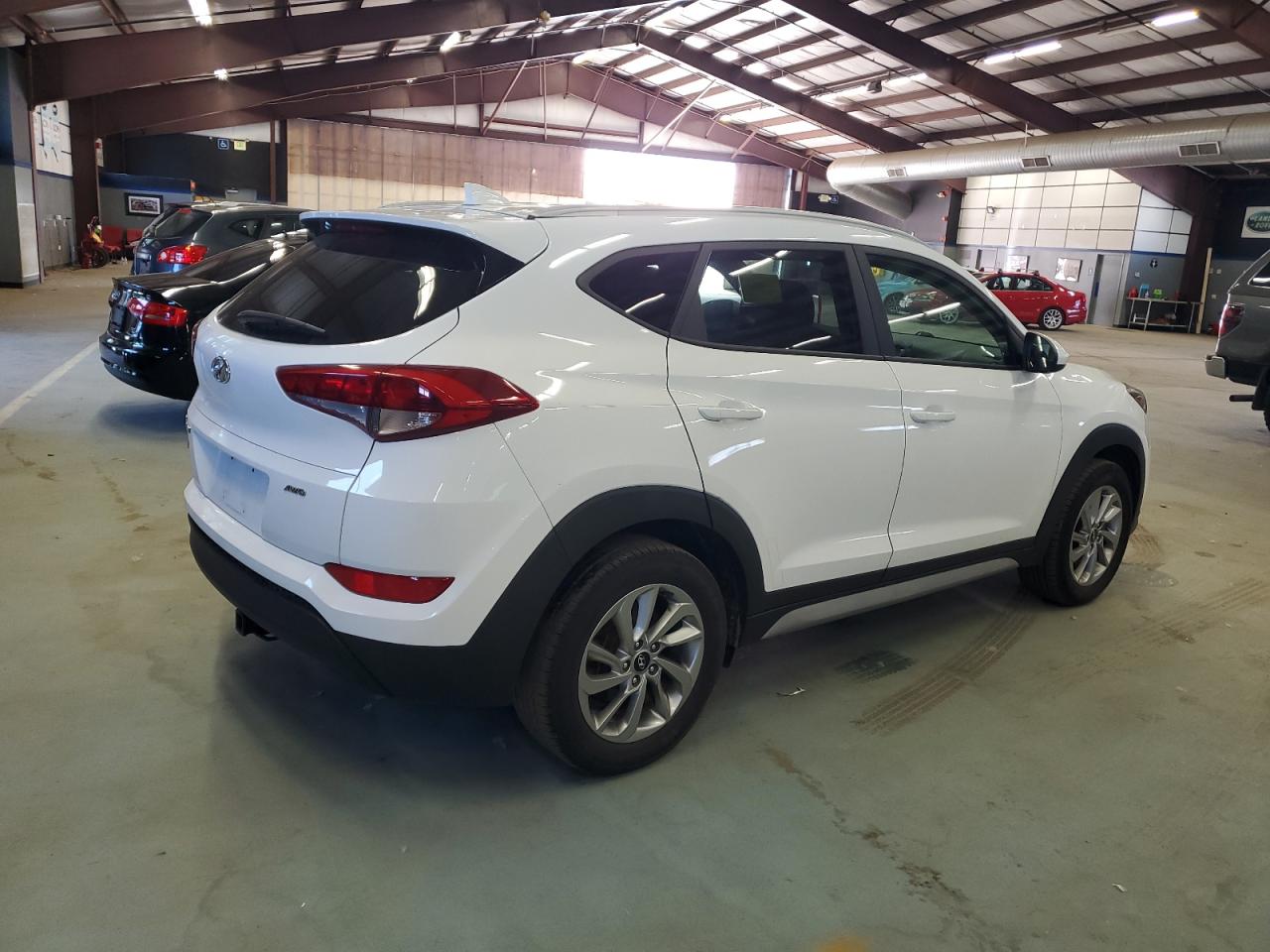 Photo 2 VIN: KM8J3CA43JU614397 - HYUNDAI TUCSON 