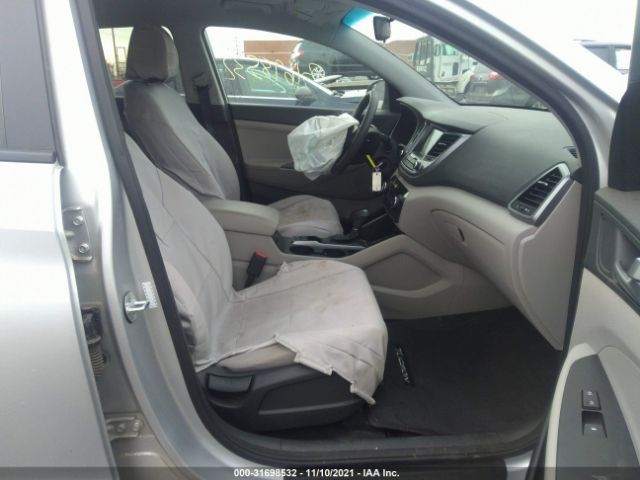 Photo 4 VIN: KM8J3CA43JU627795 - HYUNDAI TUCSON 