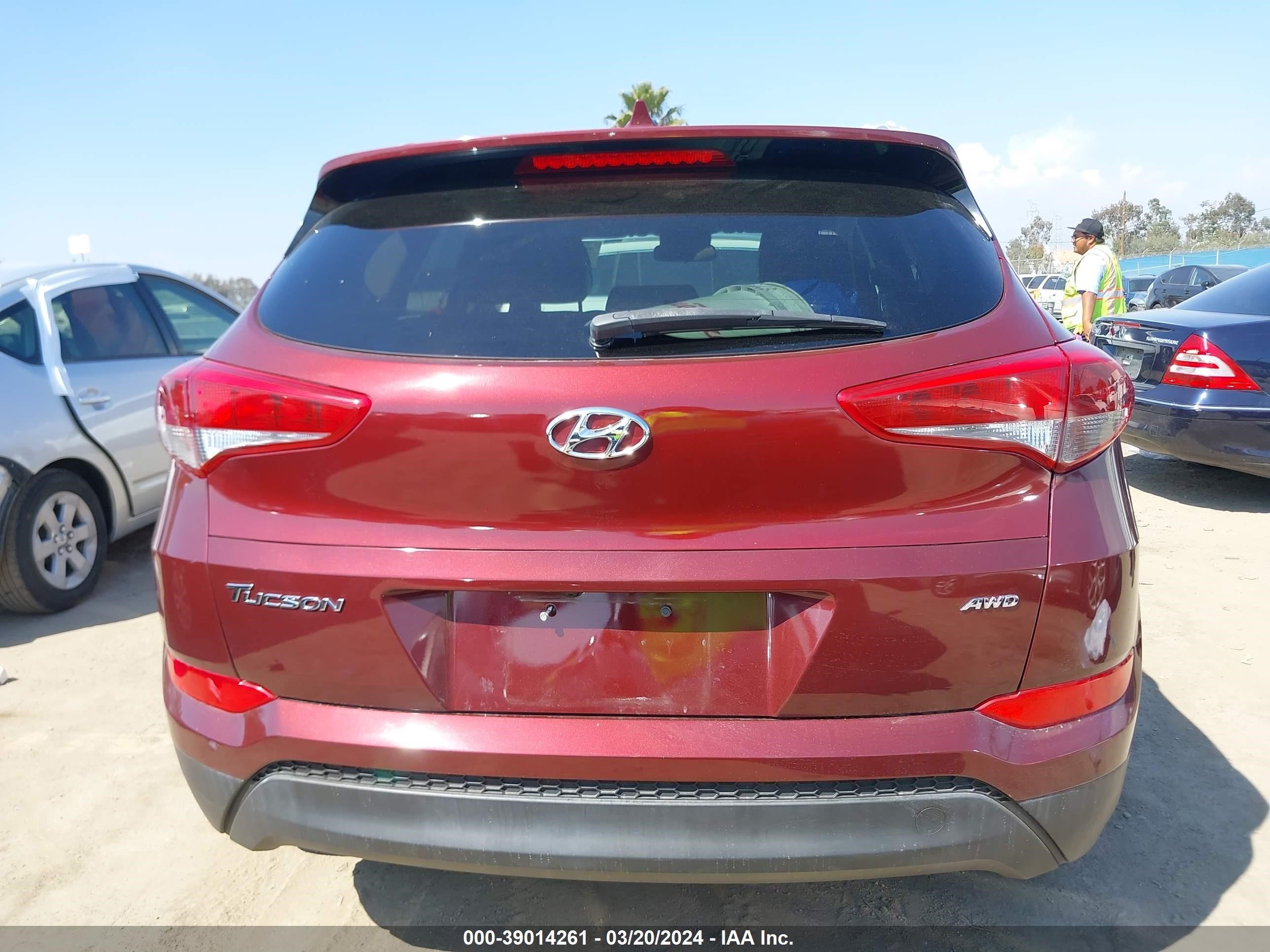 Photo 14 VIN: KM8J3CA43JU635038 - HYUNDAI TUCSON 