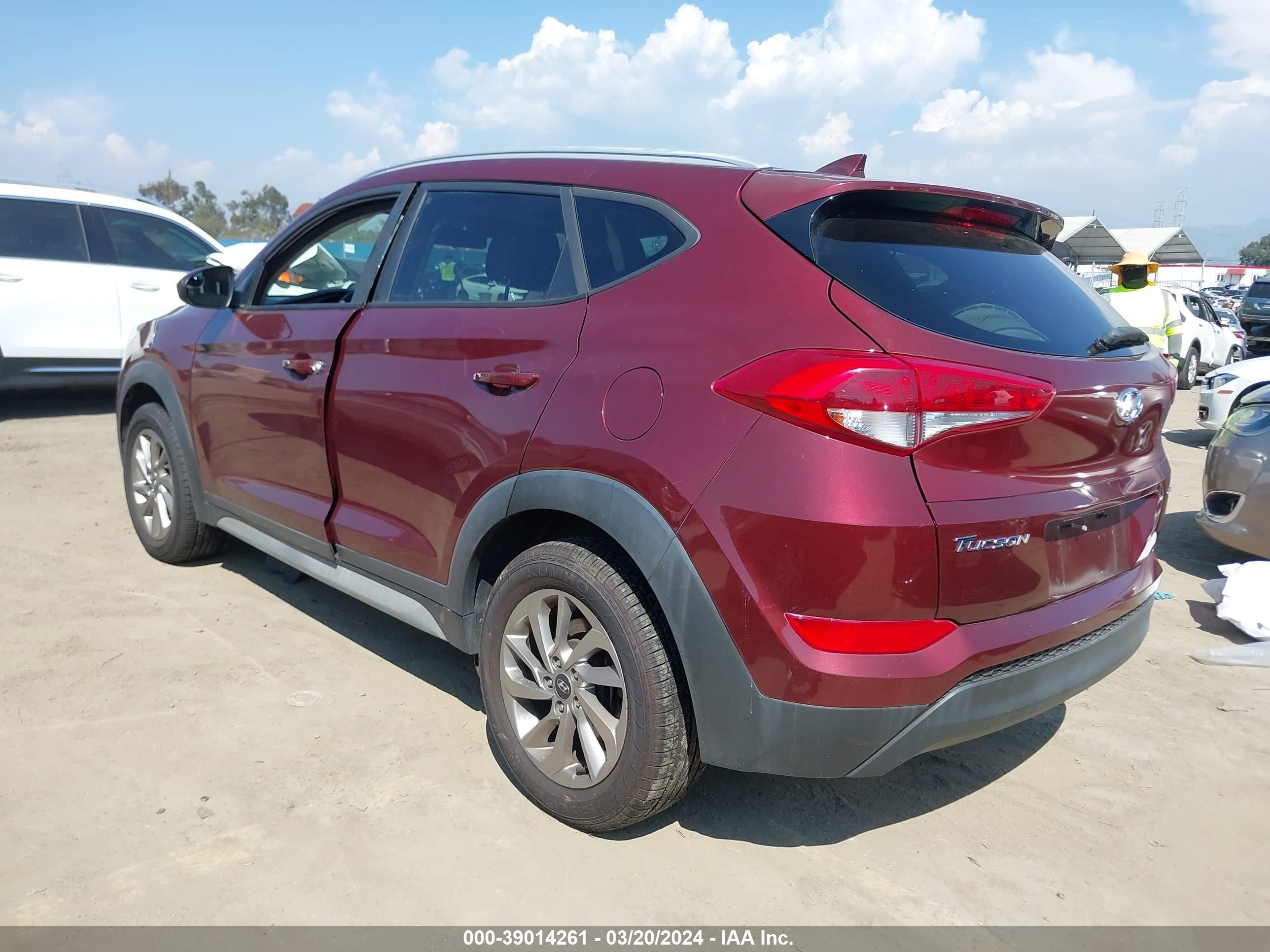 Photo 2 VIN: KM8J3CA43JU635038 - HYUNDAI TUCSON 