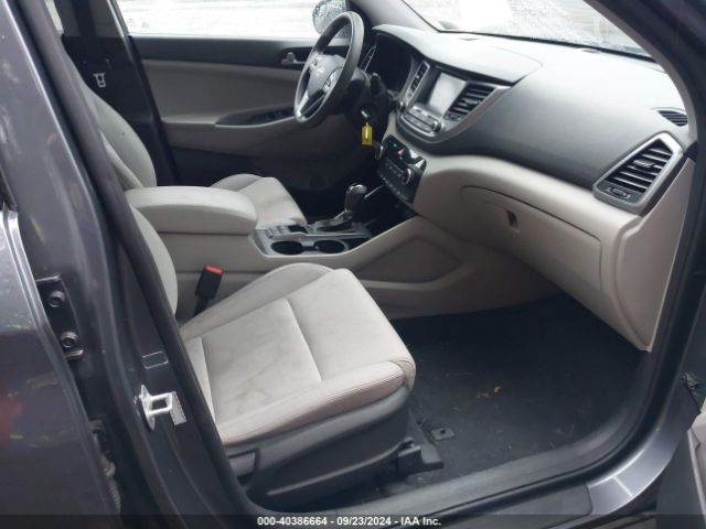 Photo 4 VIN: KM8J3CA43JU649943 - HYUNDAI TUCSON 